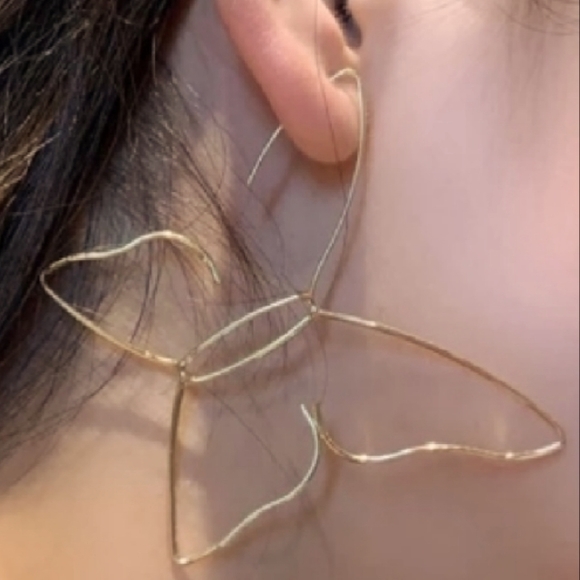 Big Butterflies Wire Hoops Earrings Gold XL Hoop Line Art Butterfly Outline New - Picture 1 of 6
